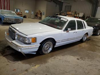  Salvage Lincoln Towncar