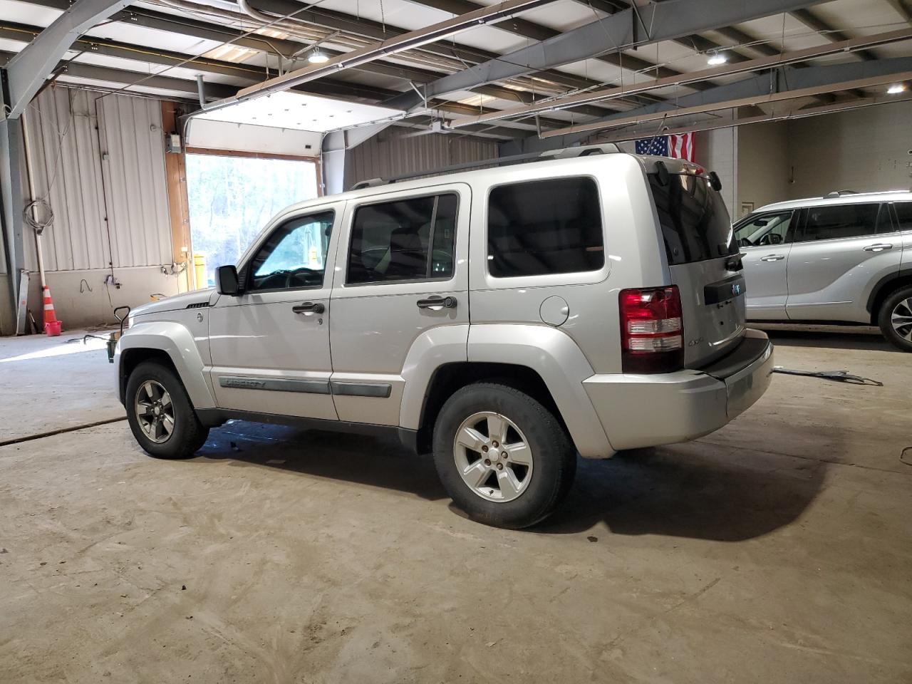 Jeep Liberty Sport Image 9