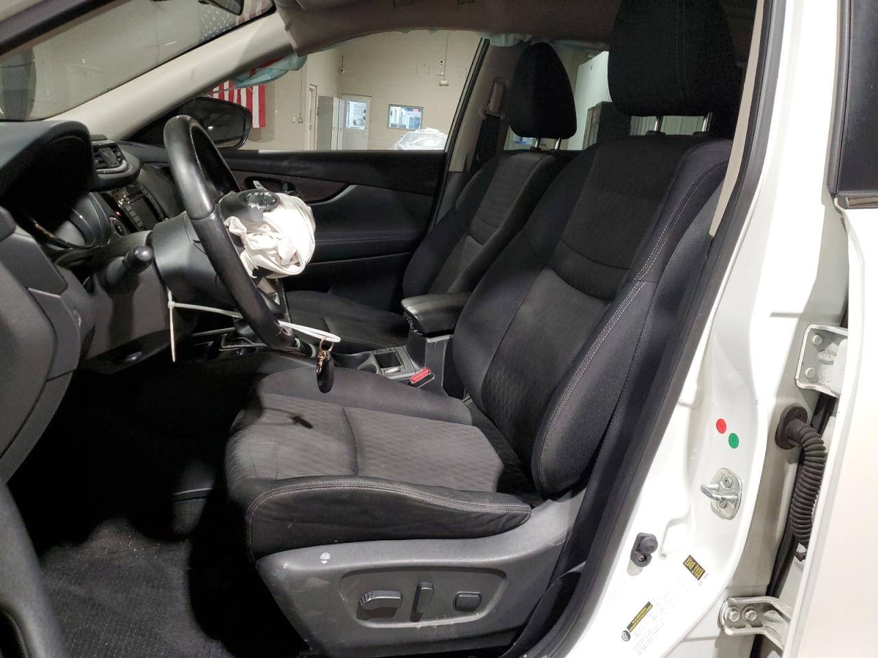 Nissan Rogue S Image 3