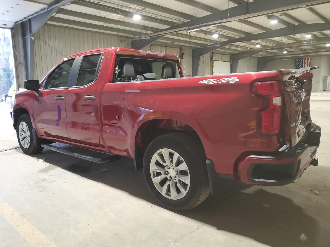 Chevrolet Silverado K1500 Custom Image 3