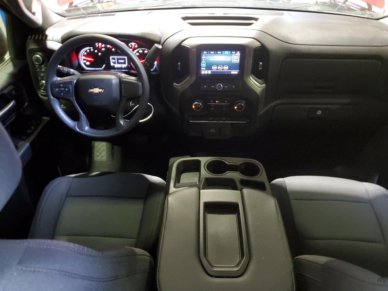 Chevrolet Silverado K1500 Custom Image 4