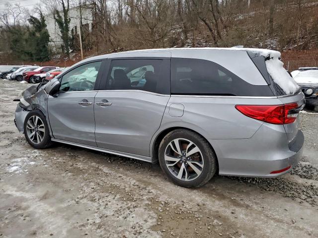 Honda Odyssey Touring Image 3