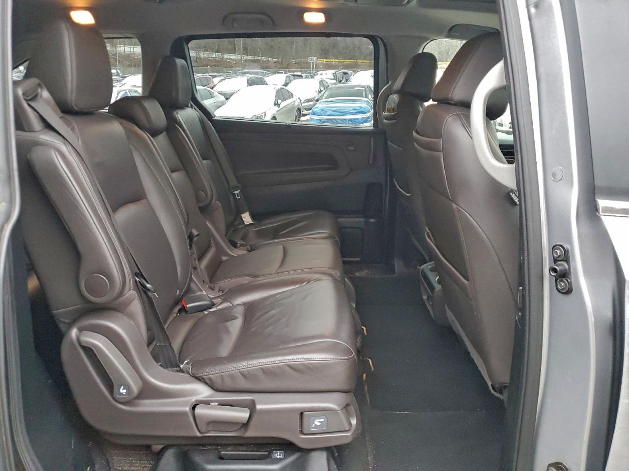 Honda Odyssey Touring Image 11