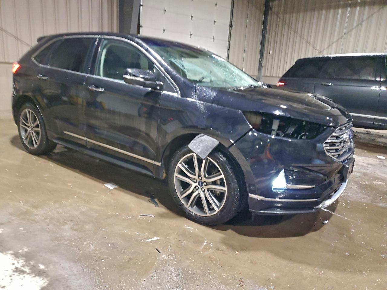 Ford Edge Titanium Image 3
