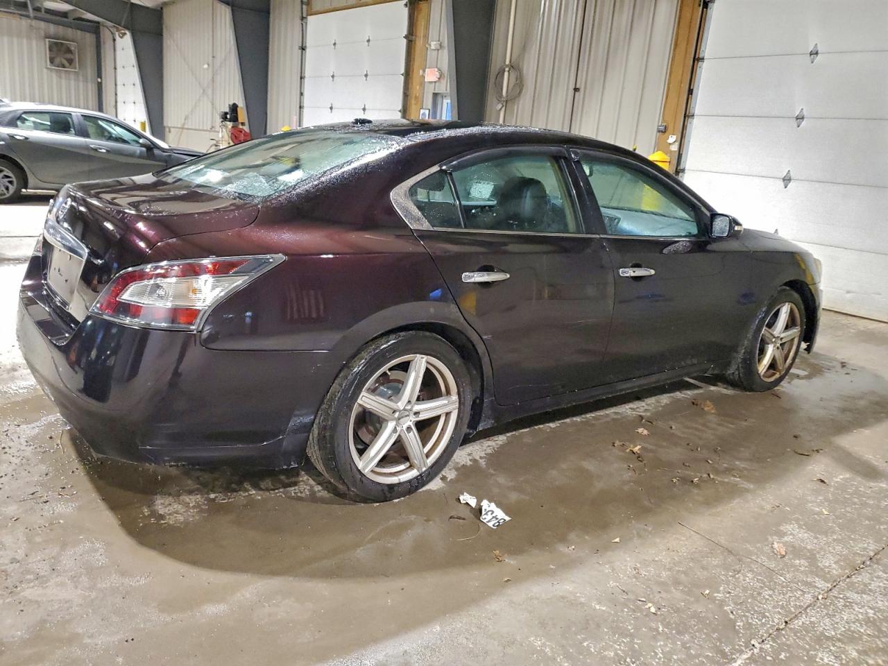 Nissan Maxima S Image 12