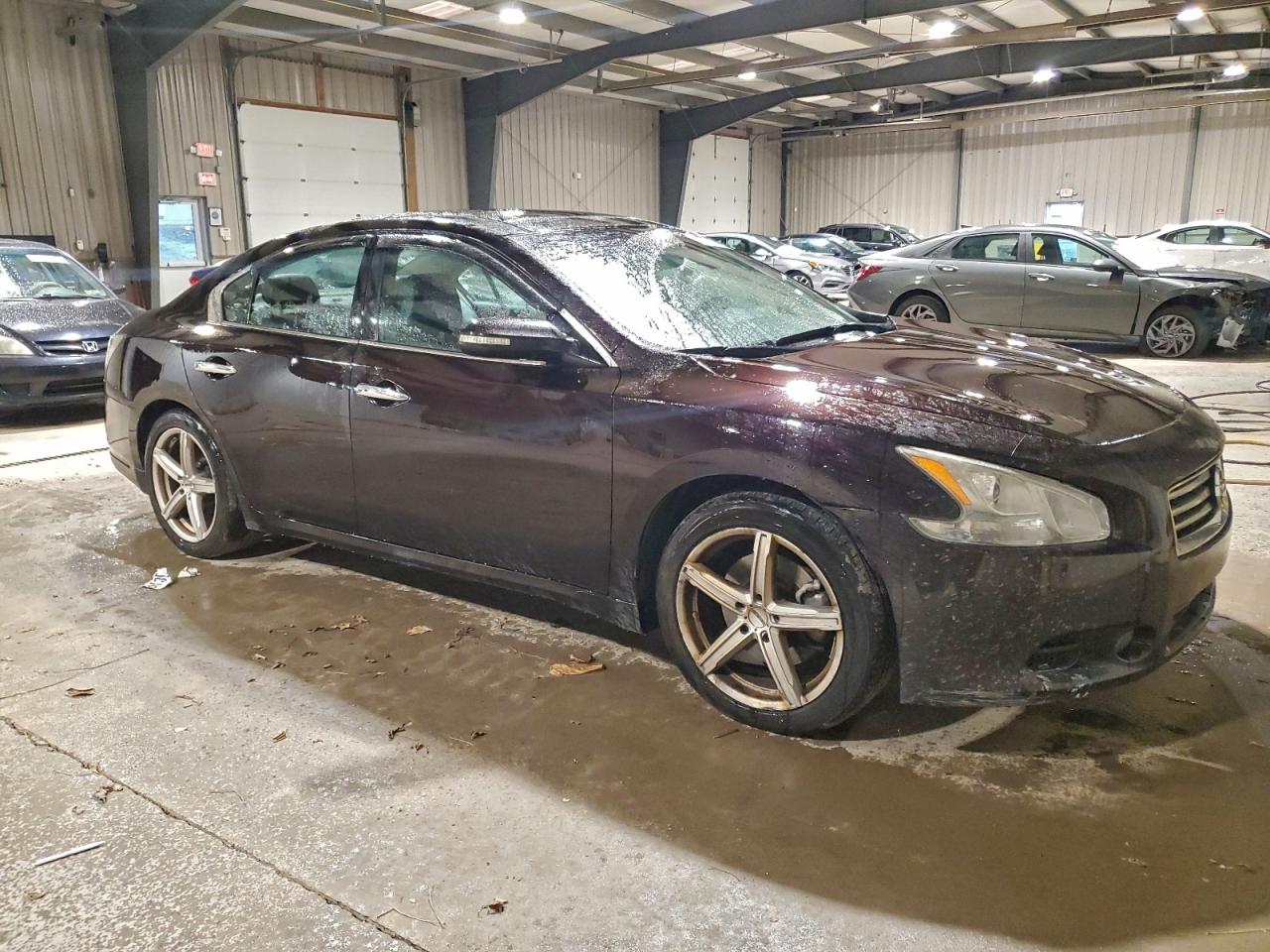 Nissan Maxima S Image 10