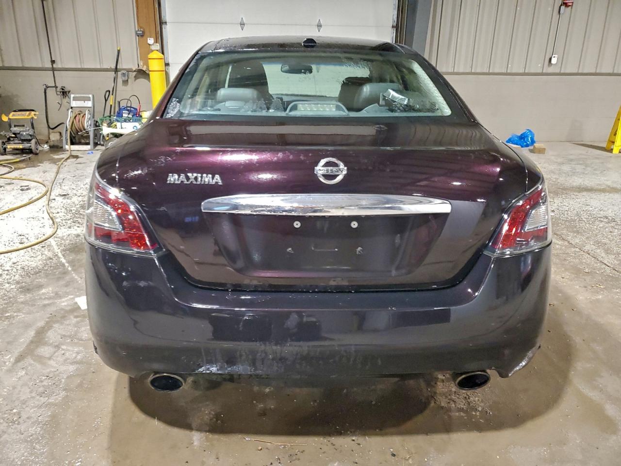 Nissan Maxima S Image 9