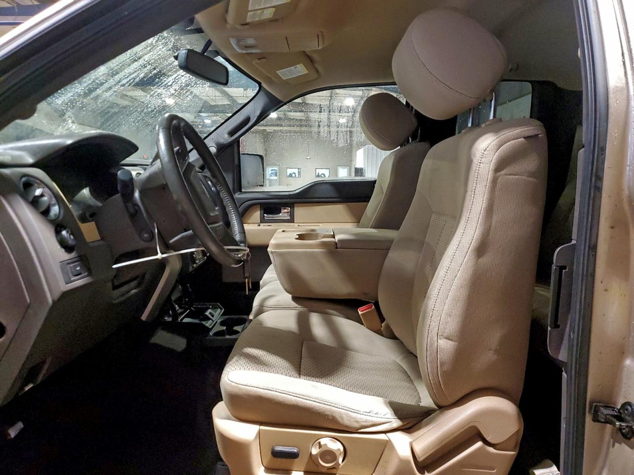 Ford F-150 Super Cab Image 8