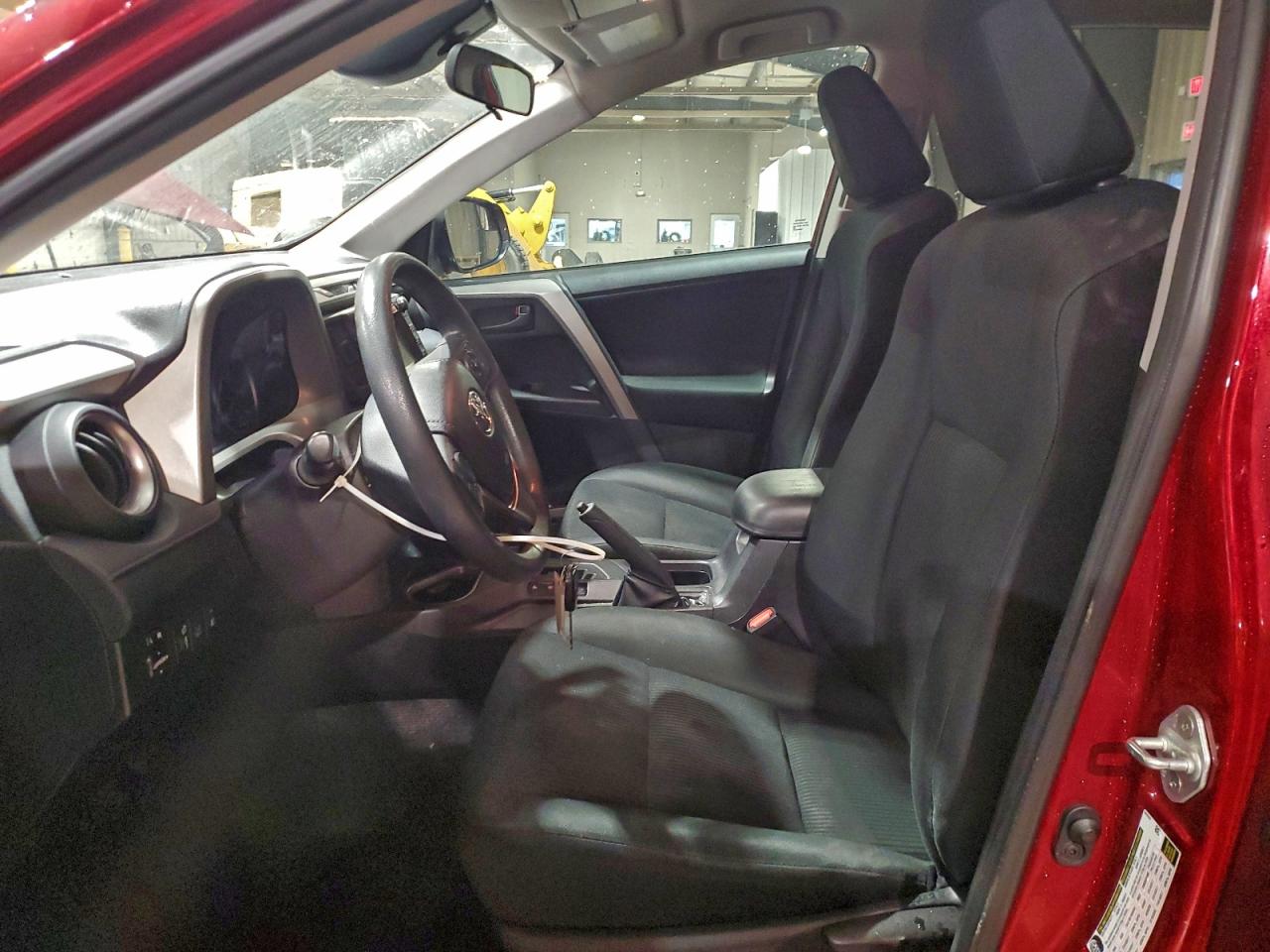 Toyota RAV4 Le Image 11