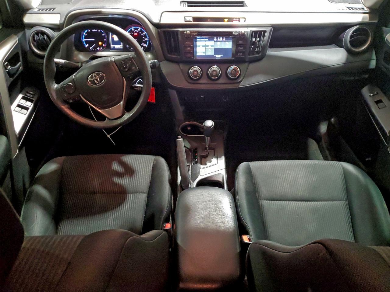 Toyota RAV4 Le Image 12