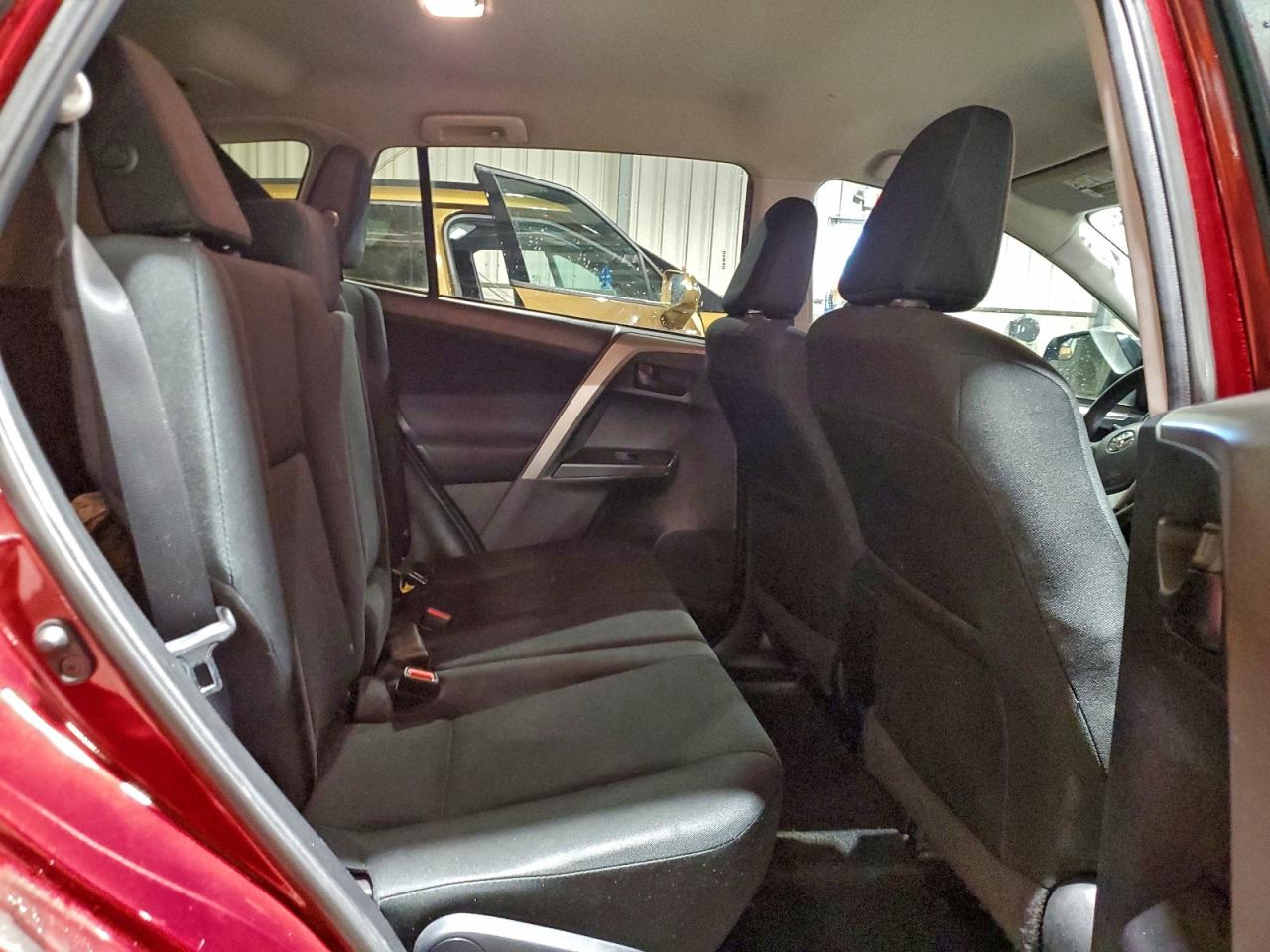 Toyota RAV4 Le Image 10