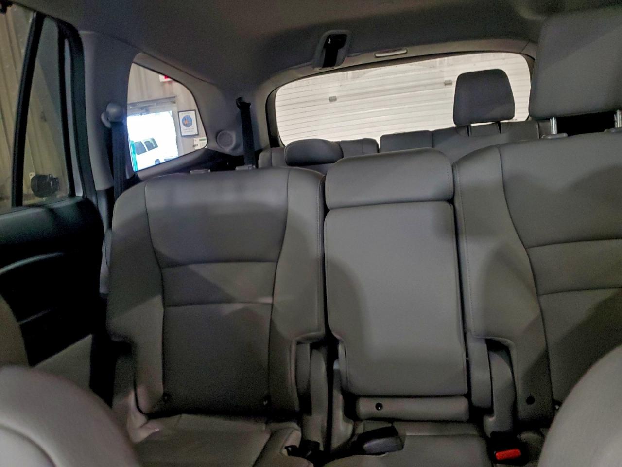 Honda Pilot Touring Image 12