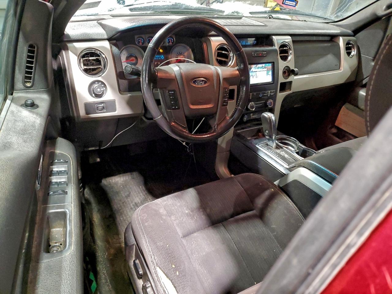 Ford F-150 Super Cab Image 6