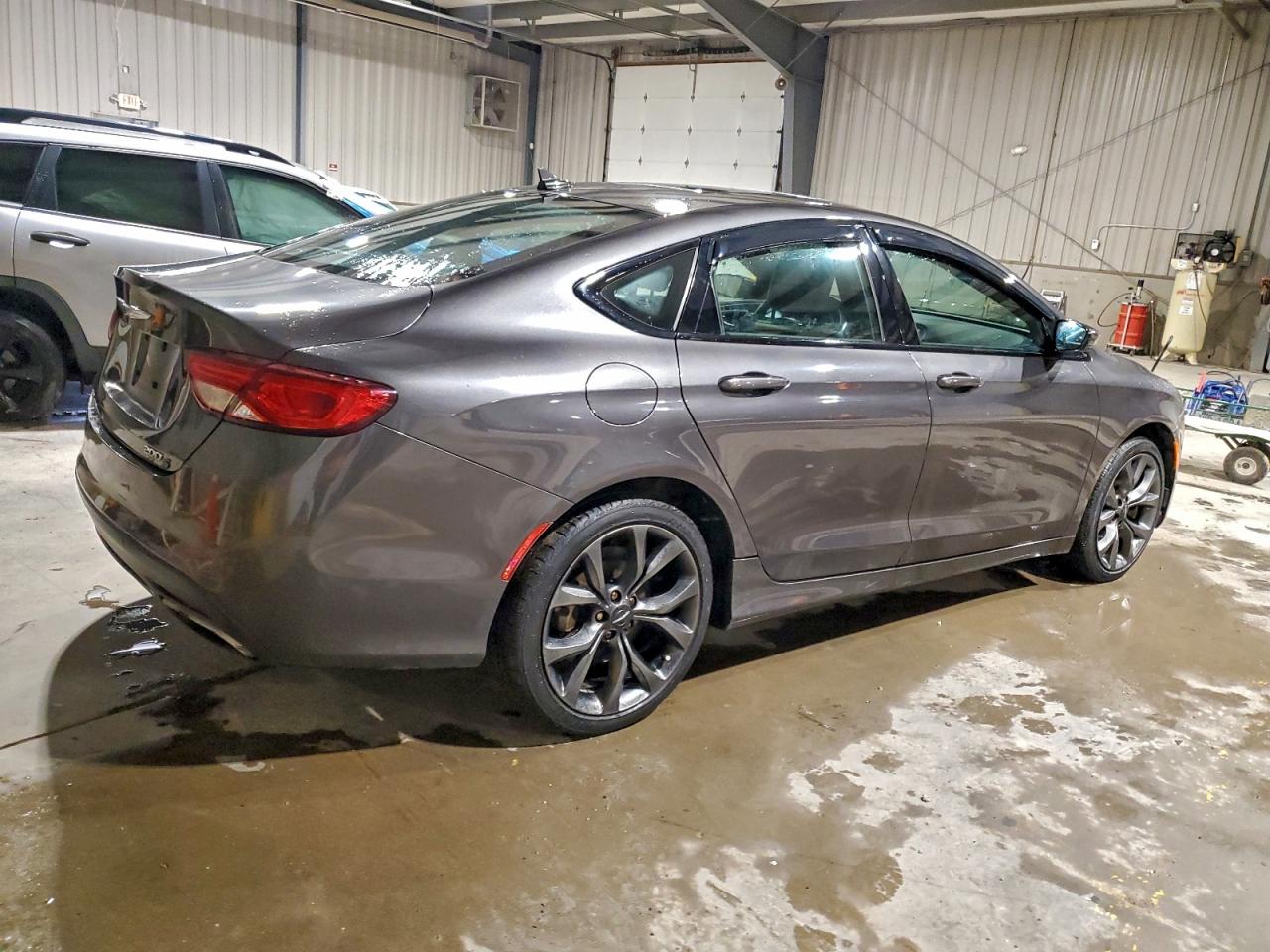 Chrysler 200 S Image 4