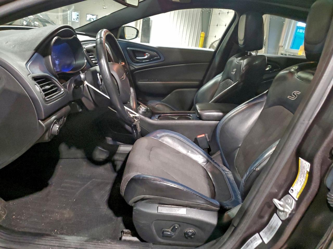 Chrysler 200 S Image 12