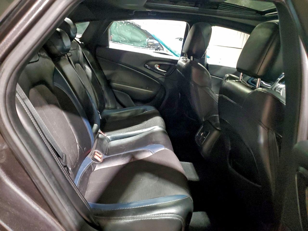 Chrysler 200 S Image 6