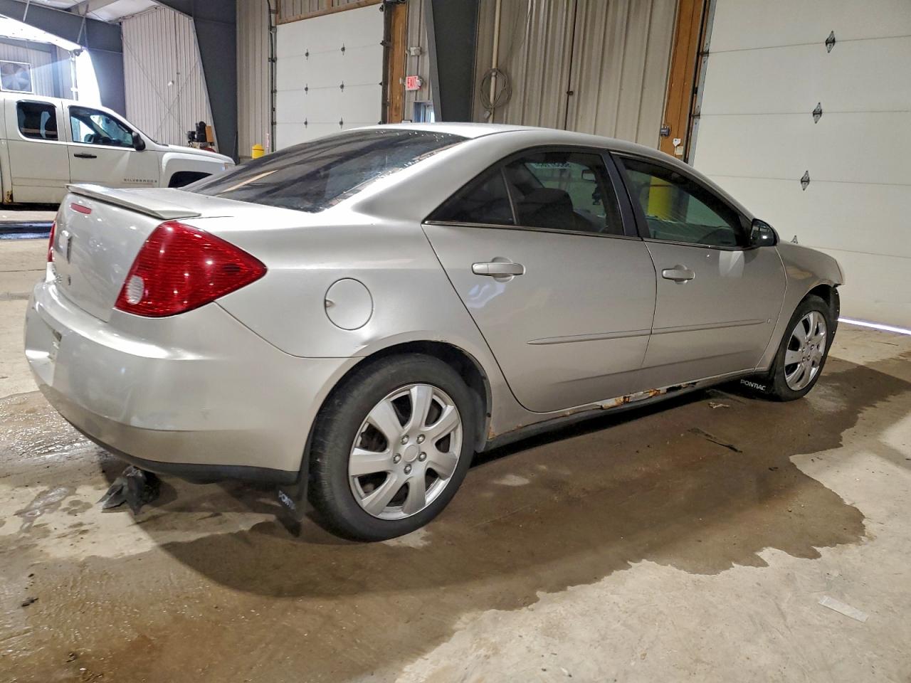 Pontiac G6 Base Image 10