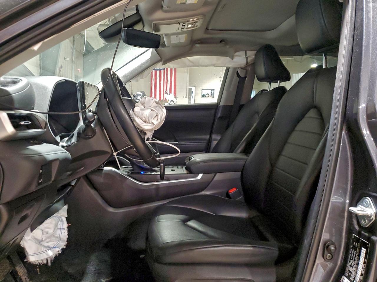 Toyota Highlander Hybrid Xle Image 3