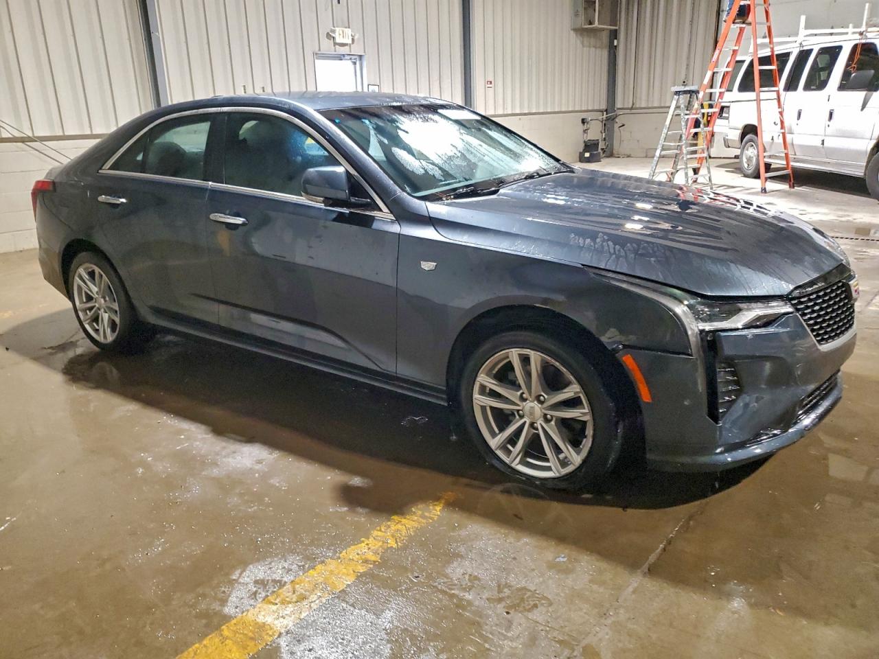 Cadillac CT4 Luxury Image 2