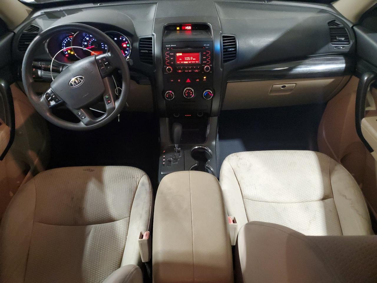 Kia Sorento Base Image 7