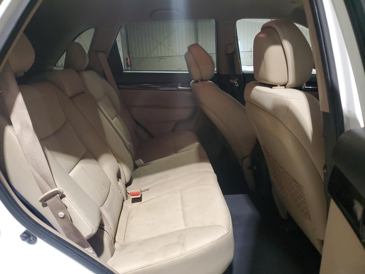 Kia Sorento Base Image 9